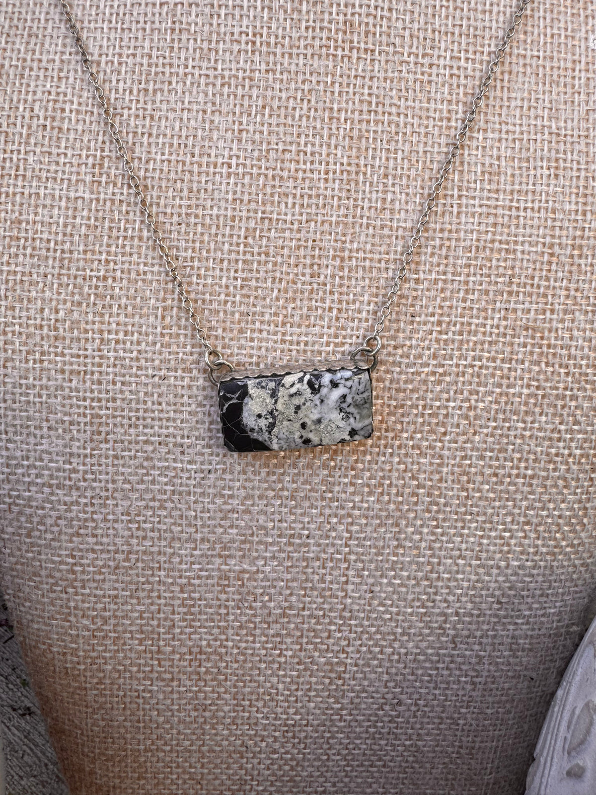 White buffalo bar (18 inch)